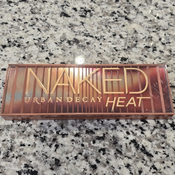 Urban Decay Naked Heat Eyeshadow Palette - NEW - Picture 1 of 6
